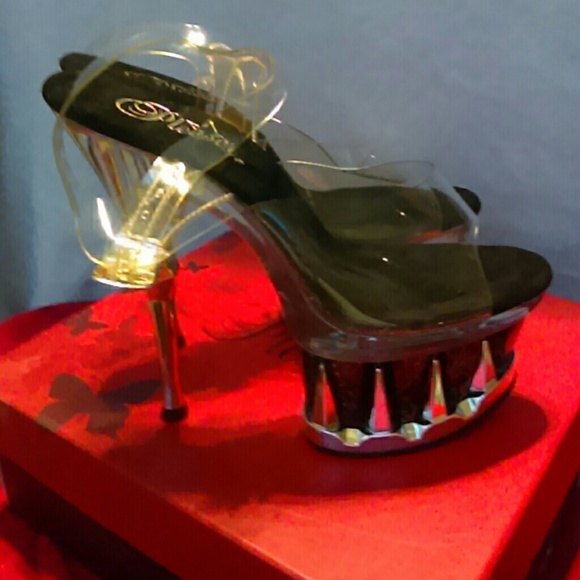 Stilettos - Picture 2 of 5